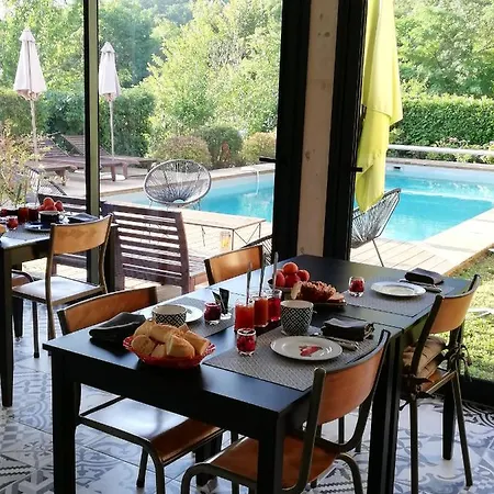 Les Perluetes Konukevi