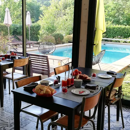 Les Perluetes 3* Carennac