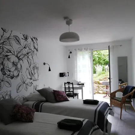 Les Perluetes Konukevi